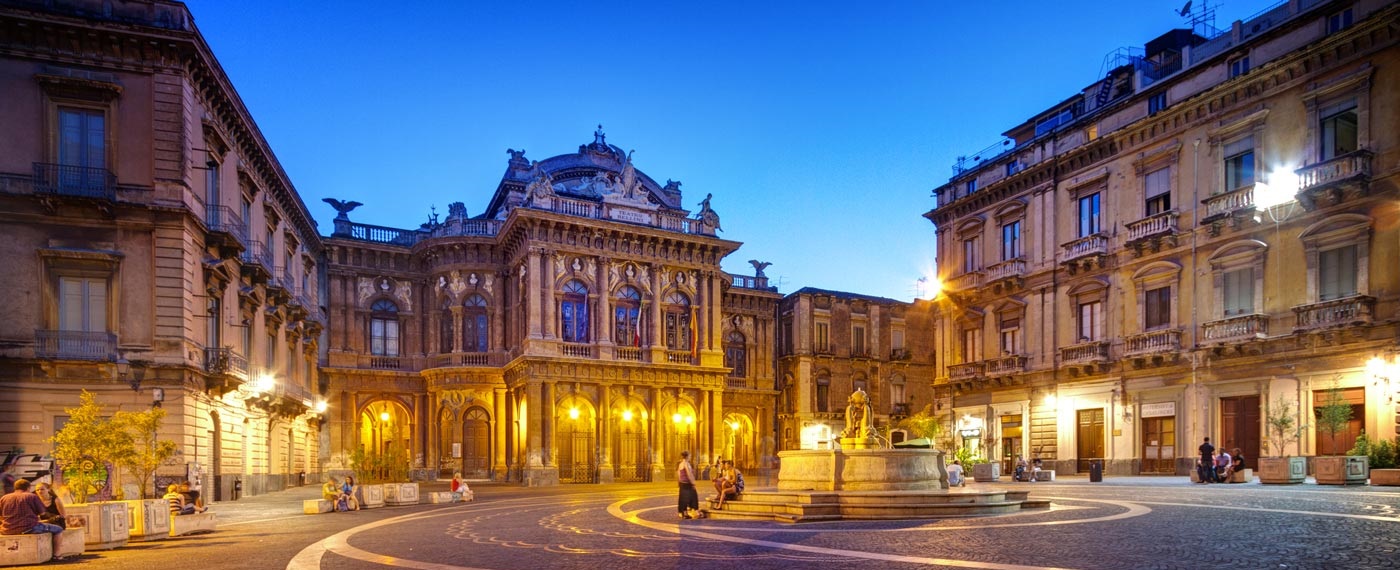 catania-piazza-teatro-massimo-bellini